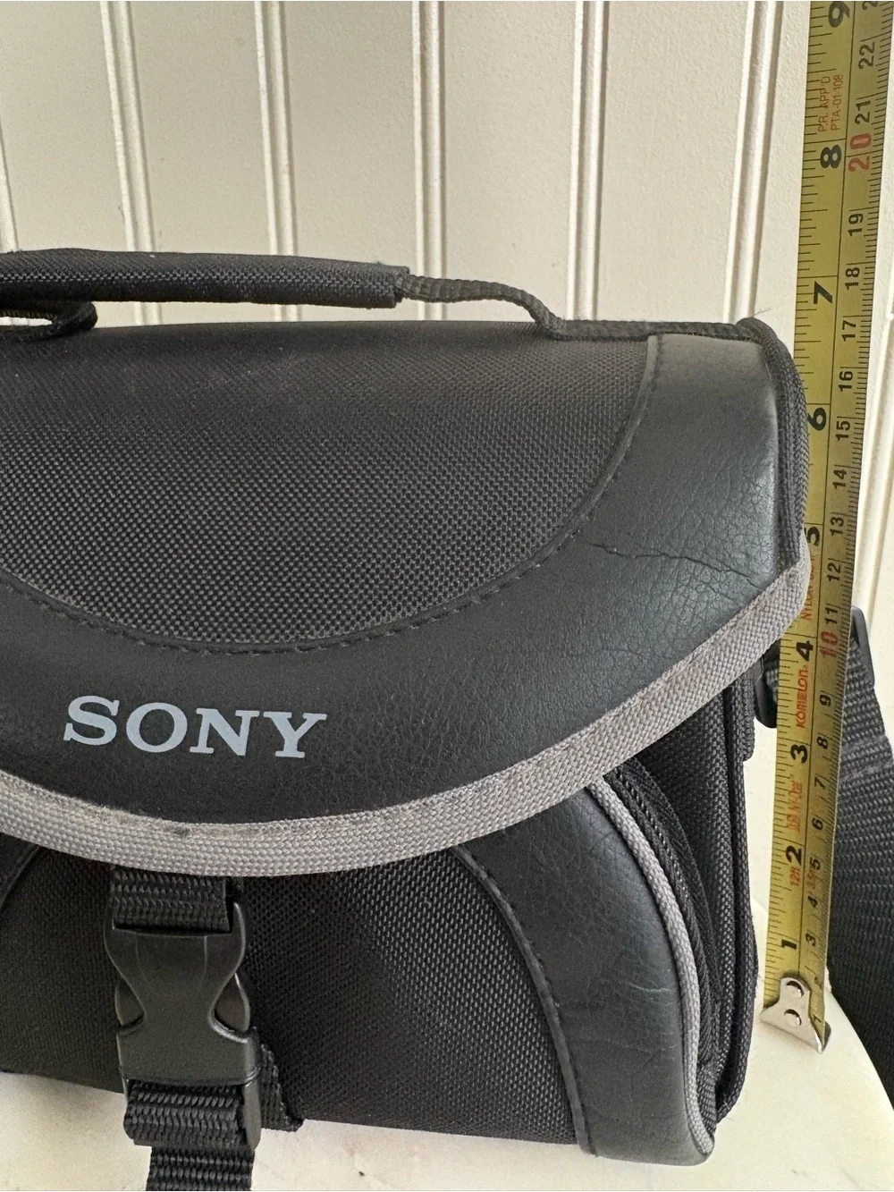 Sony Cushioned Camera Bag LCS-X20 Black Faux Leather Adjustable Strap w/Pockets
